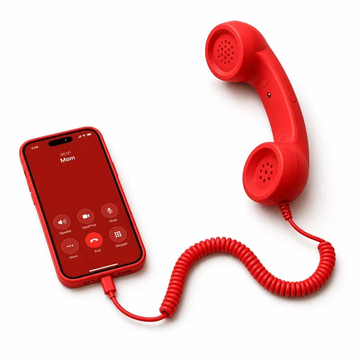 RetroRing retro telefonlur i rött kopplad till en mobiltelefon